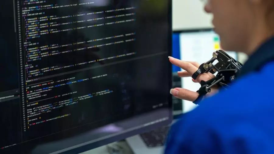 Avec l’intelligence artificielle : des contenus pornographiques falsifiés visant des femmes politiques suscitent l’inquiétude