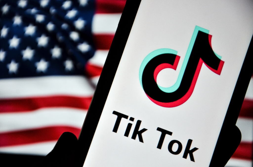 Rachat de TikTok : le milliardaire Frank McCourt s’active avant l’interdiction de l’application aux États-Unis
