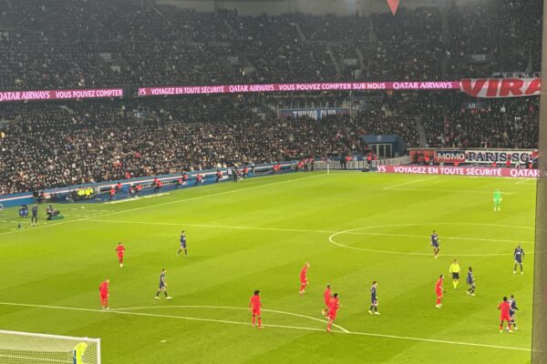 Ligue des champions : le PSG reçoit un Barça invaincu, sans Nuno Mendes face à Yamal